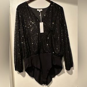 NWT🏷️ Gilli Sequin V Neck Bodysuit